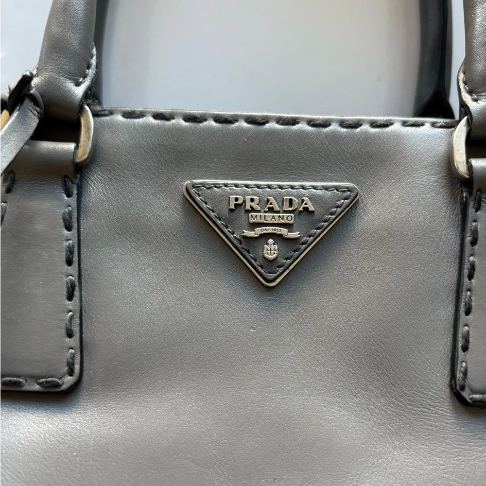 AUTHENTIC PRADA GALLERIA Grey Leather Bag with out-stiching detailing - Picture 7 of 16